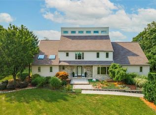 12 Stony Ridge Dr, Mertztown, PA 19539