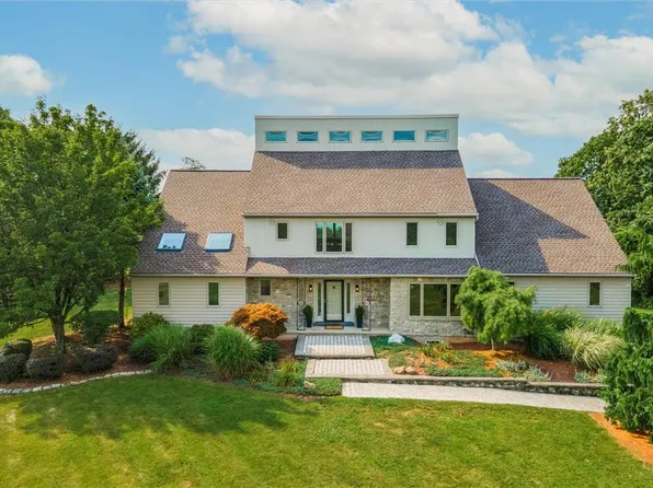 12 Stony Ridge Dr, Mertztown, PA 19539