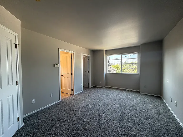 5950 31st Ave SW — Photo 4