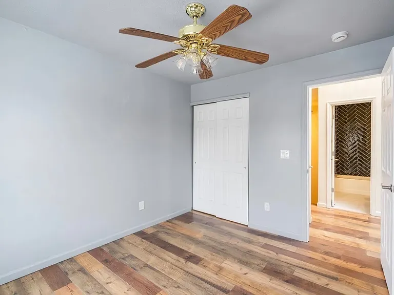 1221 Whispering Hills Dr — Photo 11