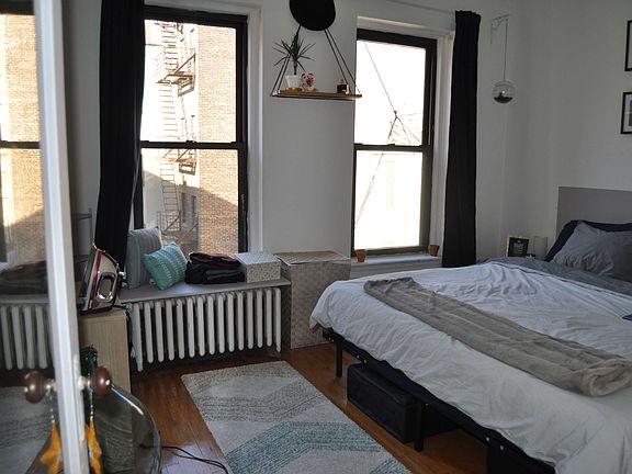 3rd image of 253 E 77th St APT 4F