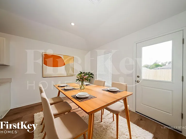 433 Labelle Ln — Photo 6