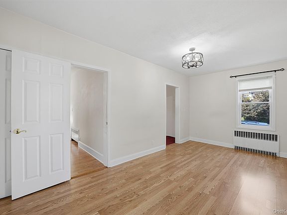 4th image of 315 Sickles Avenue