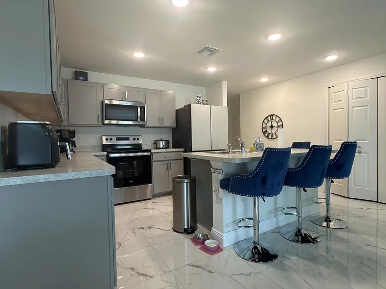 5363 NW Perez Ct — Photo 7