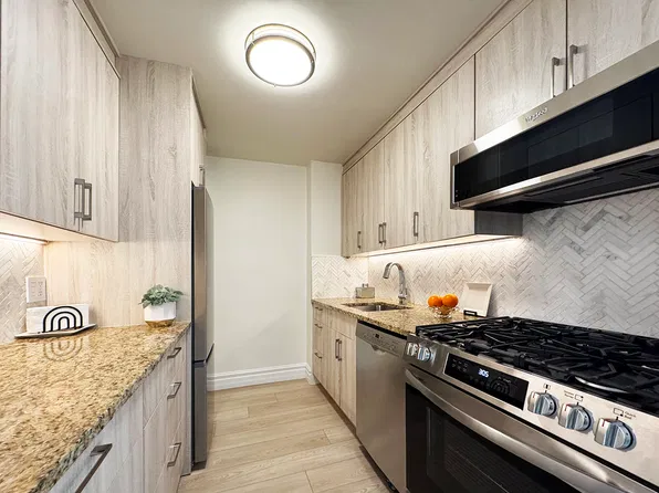 382 Central Park W, New York, NY