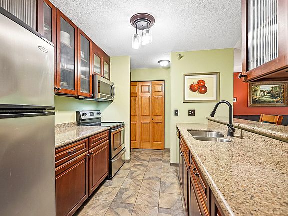3rd image of 6030 Chasewood Pkwy APT 201