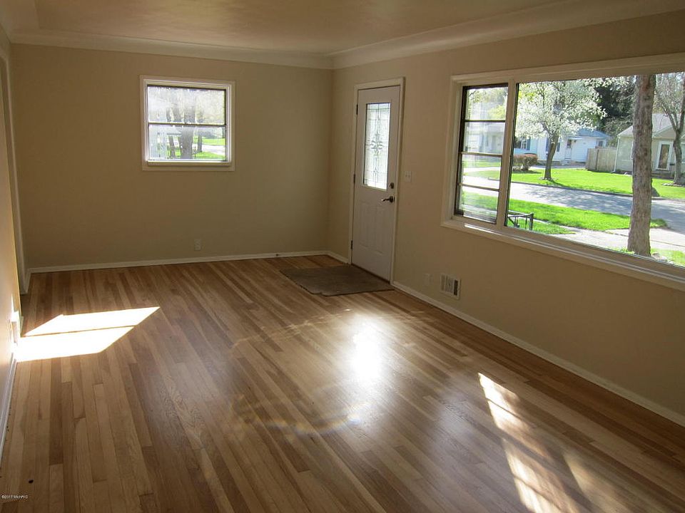 2nd image of 1613 Buena Vista St