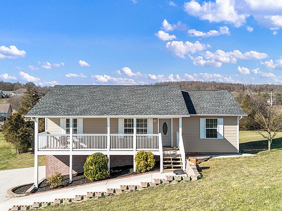 2nd image of 133 Rockdale Ct SE