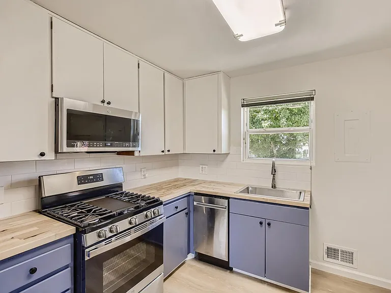 11303 Corona Dr — Photo 10