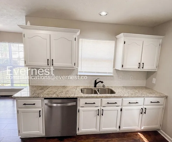 636 Laramie Dr — Photo 9
