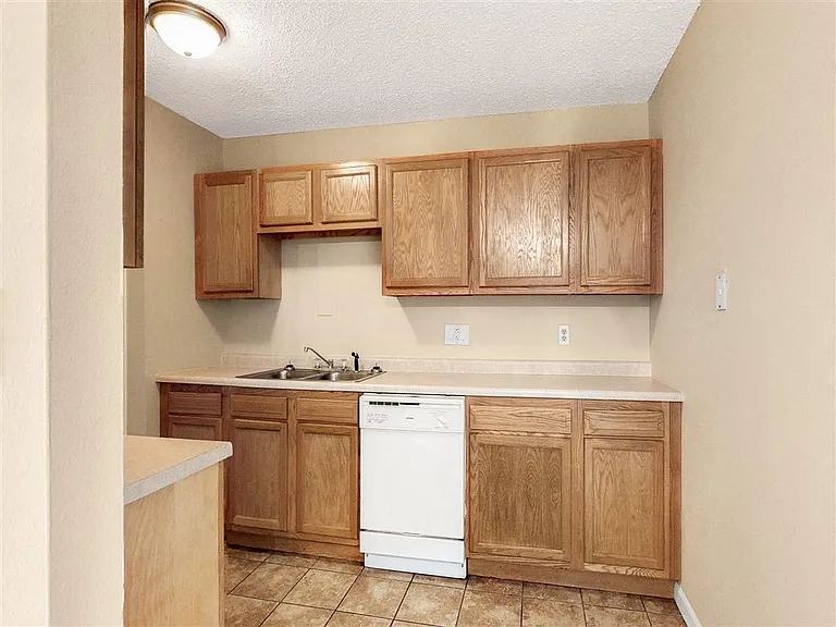 Oak Valley Apartments — Photo 16