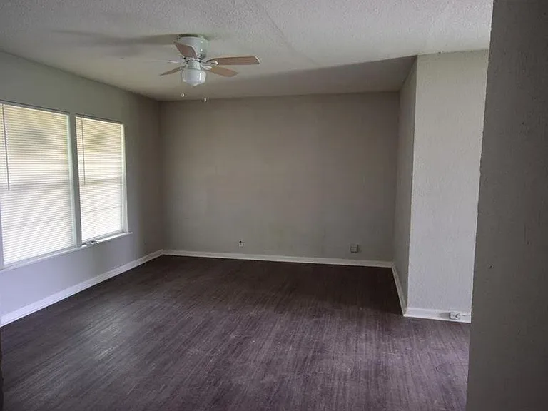 1606 Sycamore Pl — Photo 2