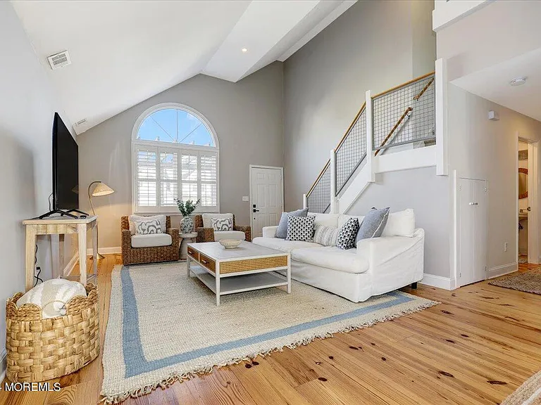 108 Glimmer Glass Cir — Photo 3