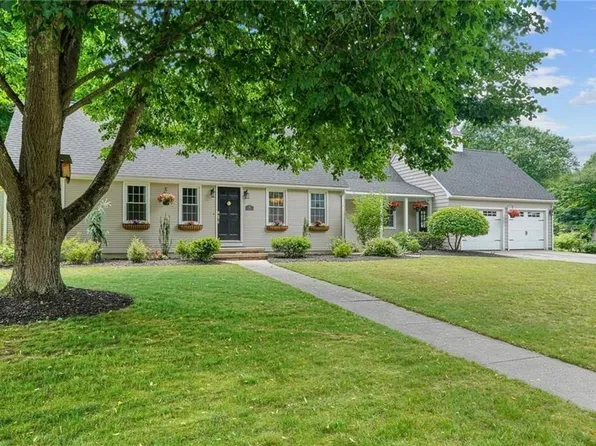 132 Pinecrest Dr, North Kingstown, RI 02852