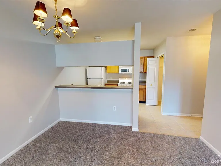 2785 S Knightsbridge Cir — Photo 7