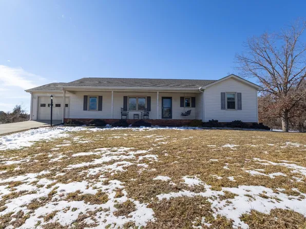 511 Darrell Ln, Hurt, VA 24563