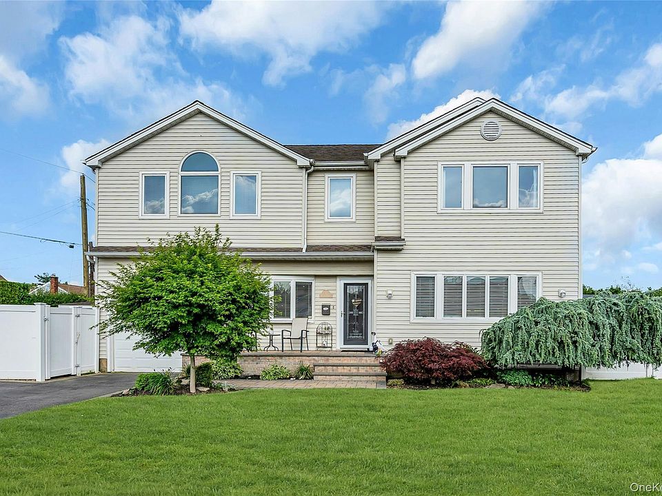 1st image of 7 Mohawk Drive
