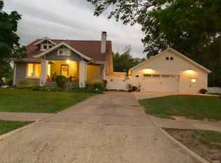 1075 E 1st North St, Carlinville, IL