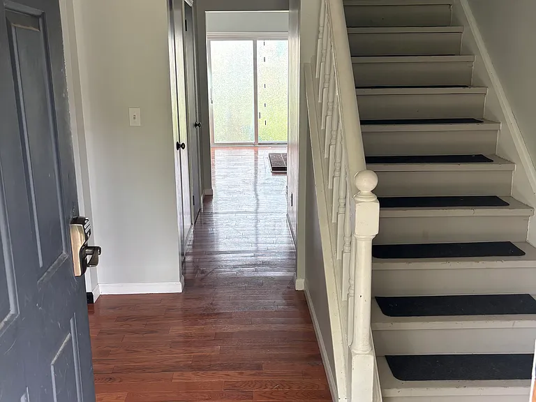 235 Pine St — Photo 1