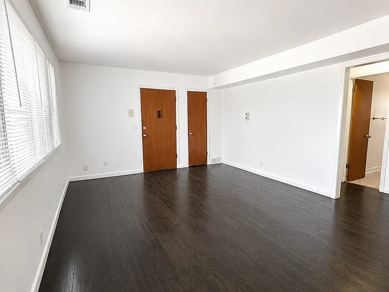 5003 Woolworth Ave #8 — Photo 4
