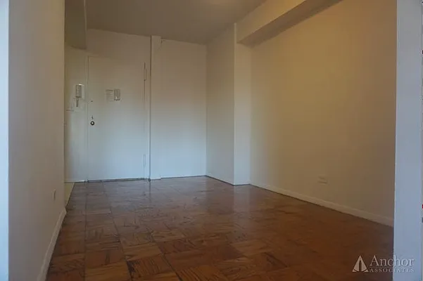 Rented by Anchor Associates | media 17