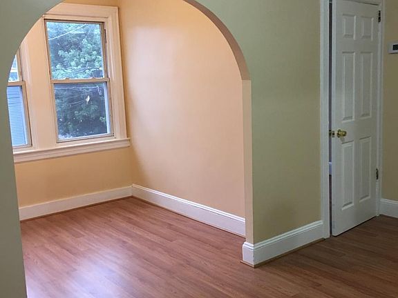 5th image of 118 Dixon Ave Floor 2