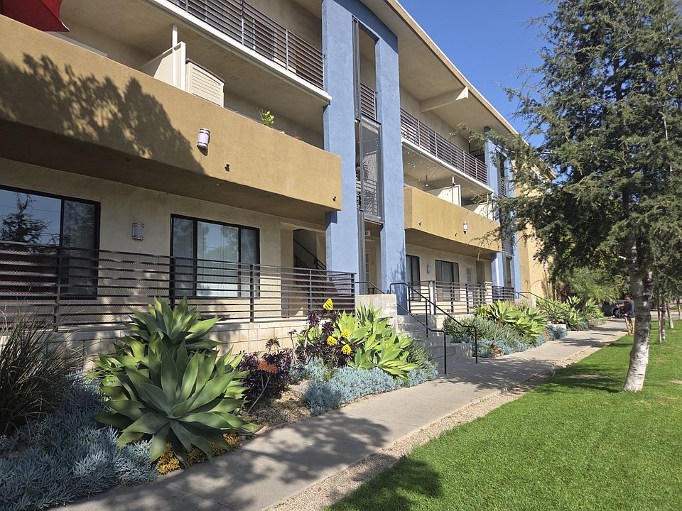 1st image of 929 Idaho Ave APT 2