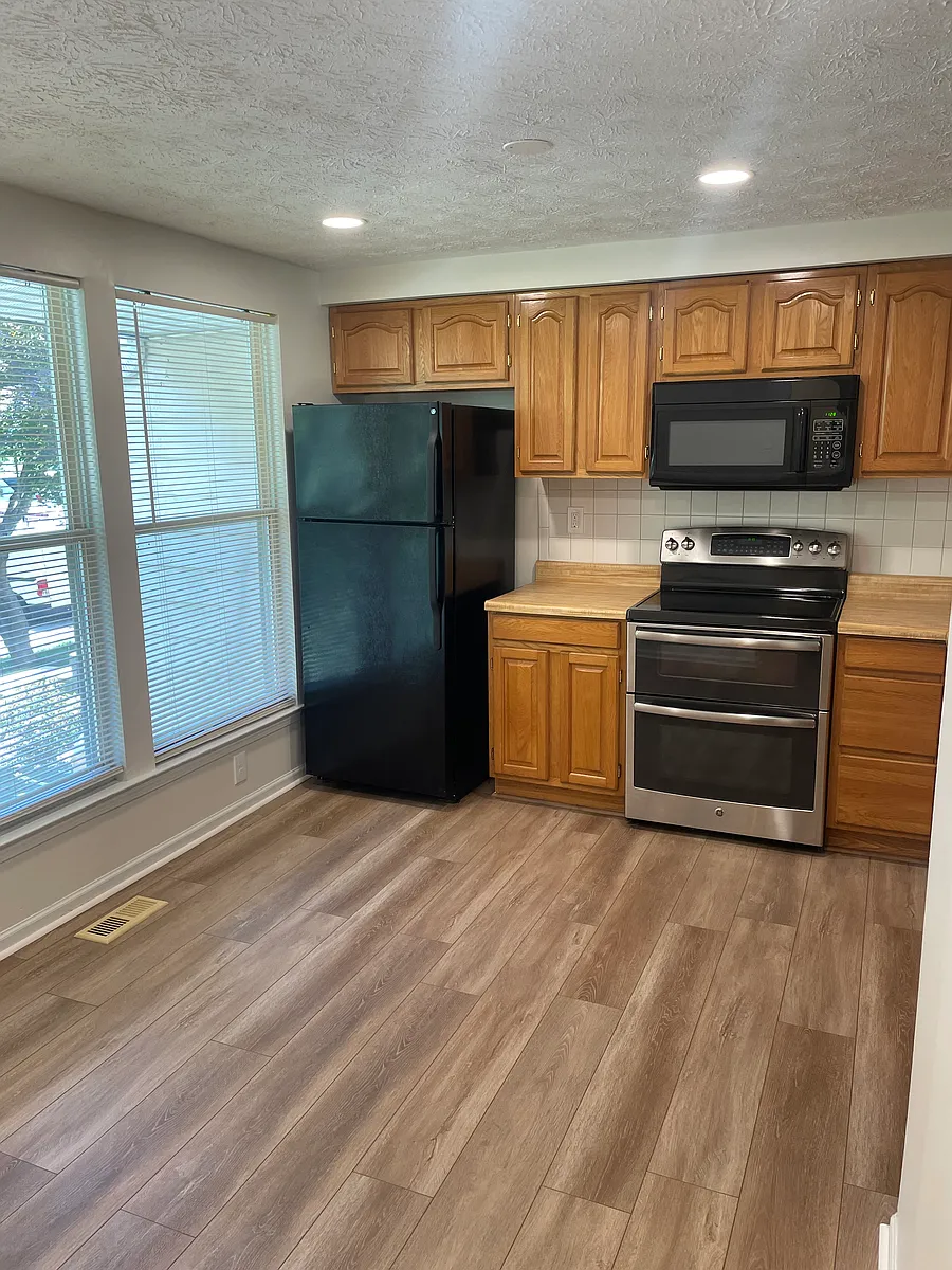 Building Photo - 1158 Mosswood Ct