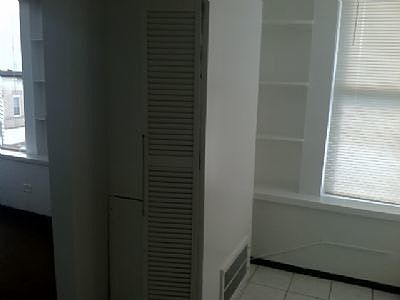 4th image of 930 W Belmont Ave APT 303