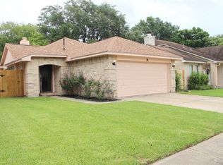14 Crestbriar Ct, Baytown, TX 77521