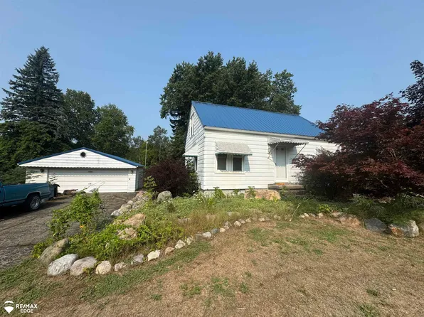 5499 N McKinley Rd, Flushing, MI 48433