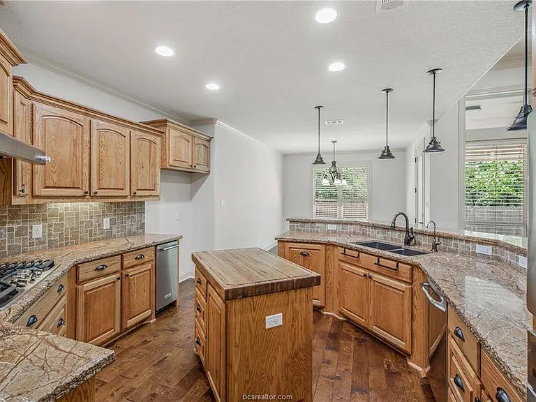 15701 Timber Creek Ln — Photo 10