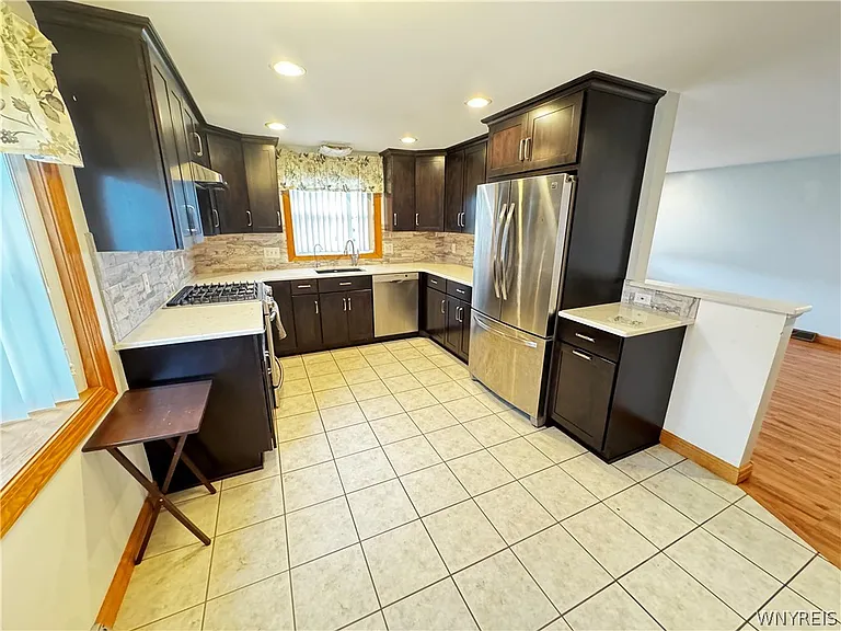 13 Satinwood Dr — Photo 4