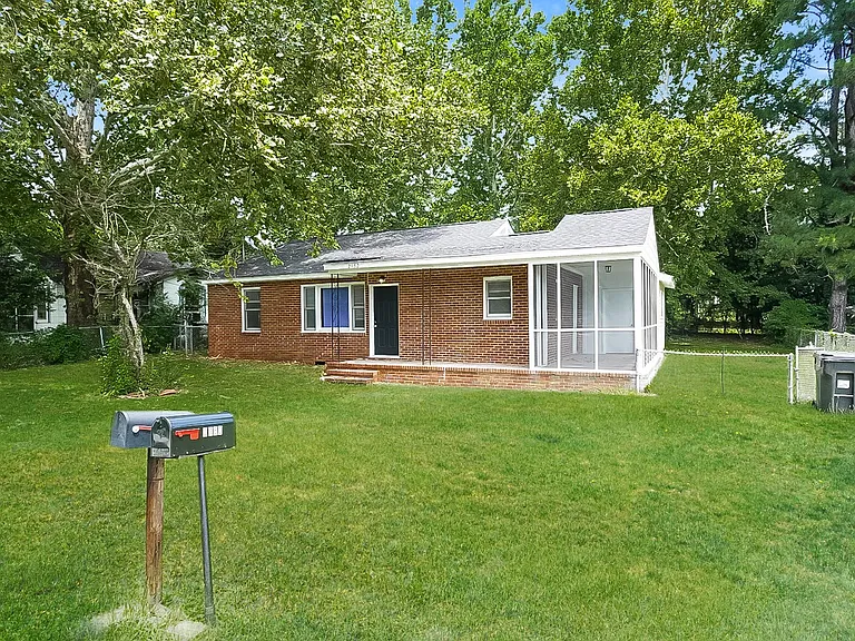 741998_016_front_view_12993514.jpg