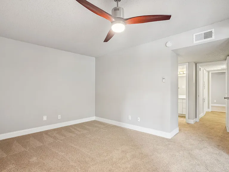 Vantage Point Apartments — Photo 15