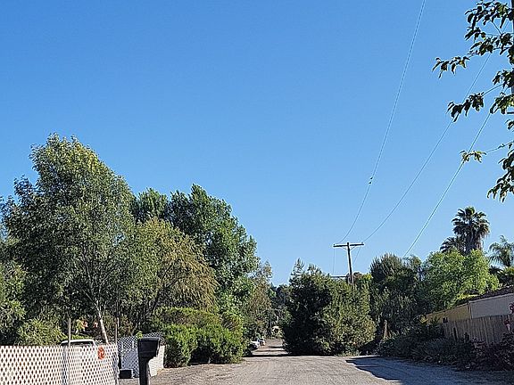 5th image of 548 Poinsettia Ave