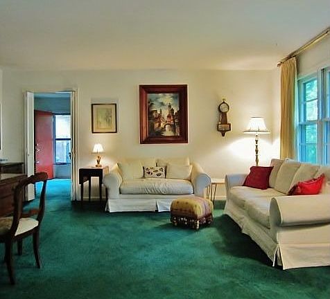 Alternate view of living roo