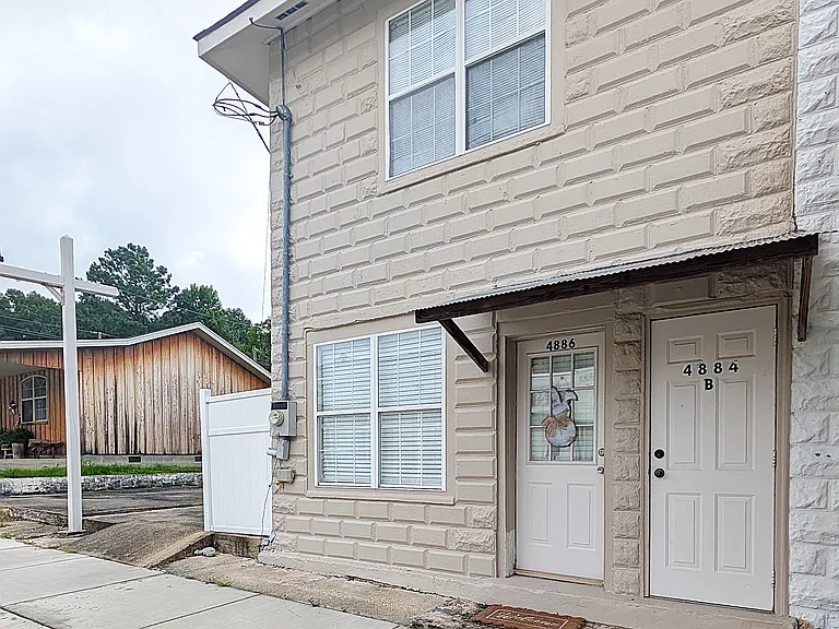 4884 Highway 589 #C — Photo 2