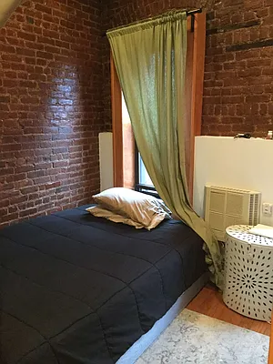 Rented by Yael Dunsky Real Estate | media 2