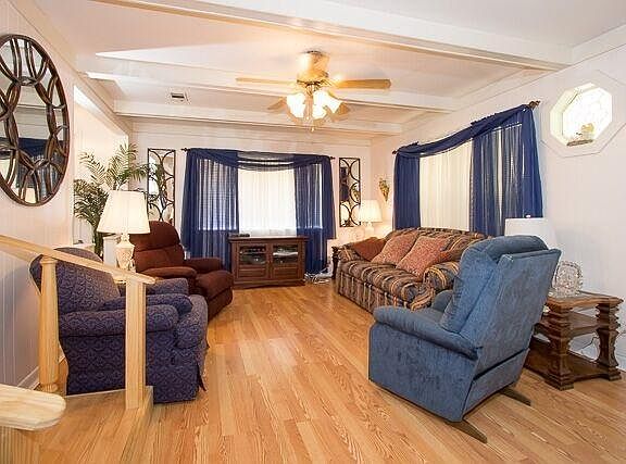 5th image of 748 Edgewood Dr