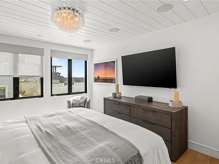 2200 The Strand #B — Photo 25