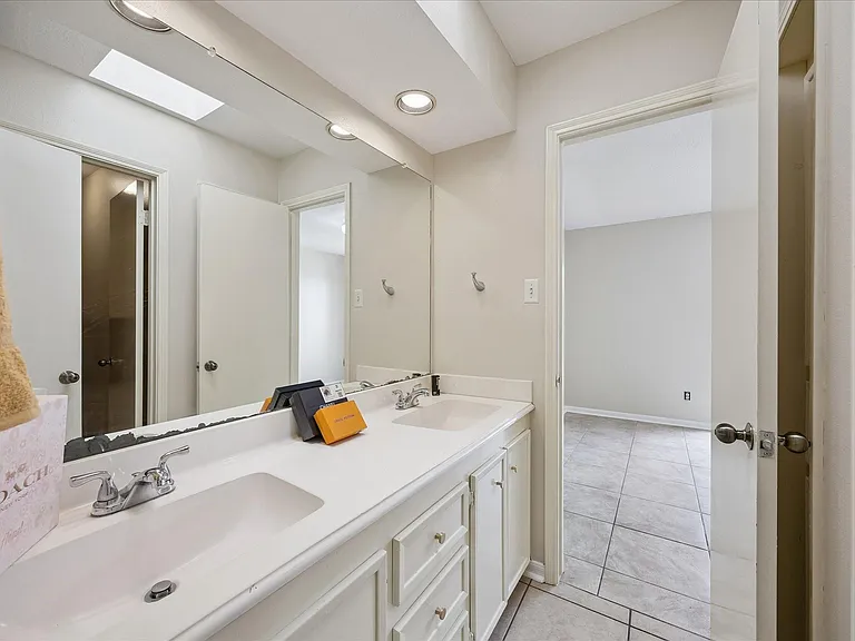 8018 Cobblefield Ln — Photo 14