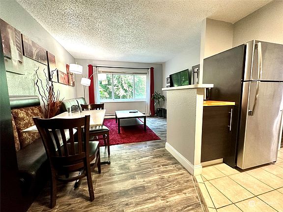 4th image of 1400 Hubbell Place #205