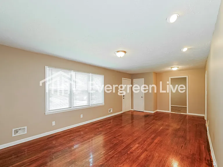8815 Kentucky Ave — Photo 3