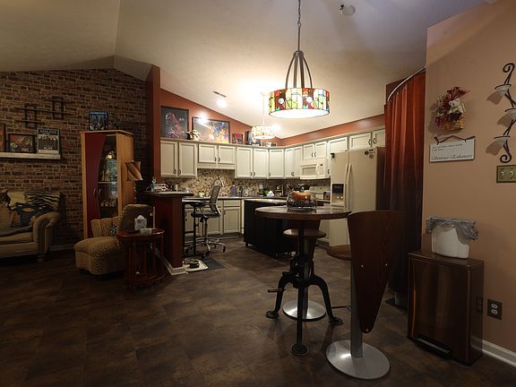 2nd image of 3910 Gray Pond Ct