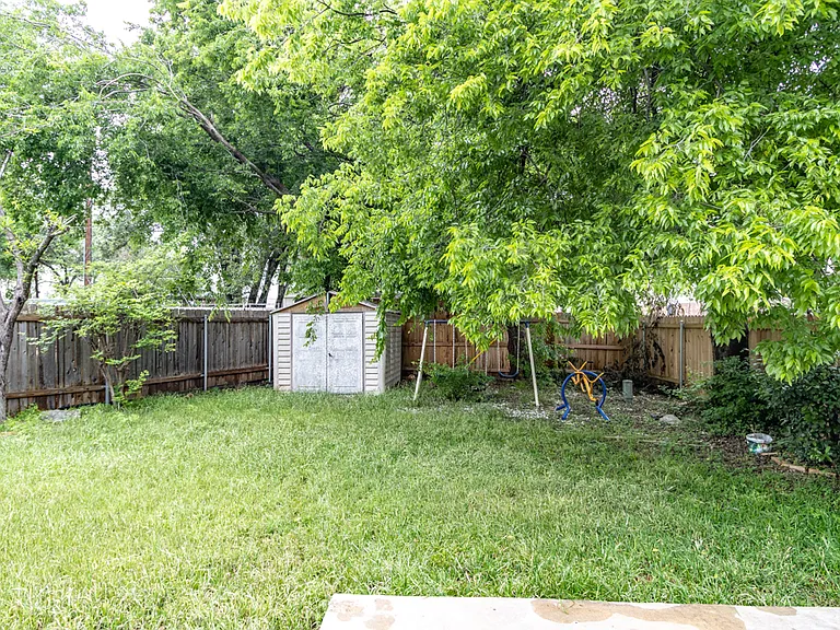 8214 Cornerwood Dr — Photo 39