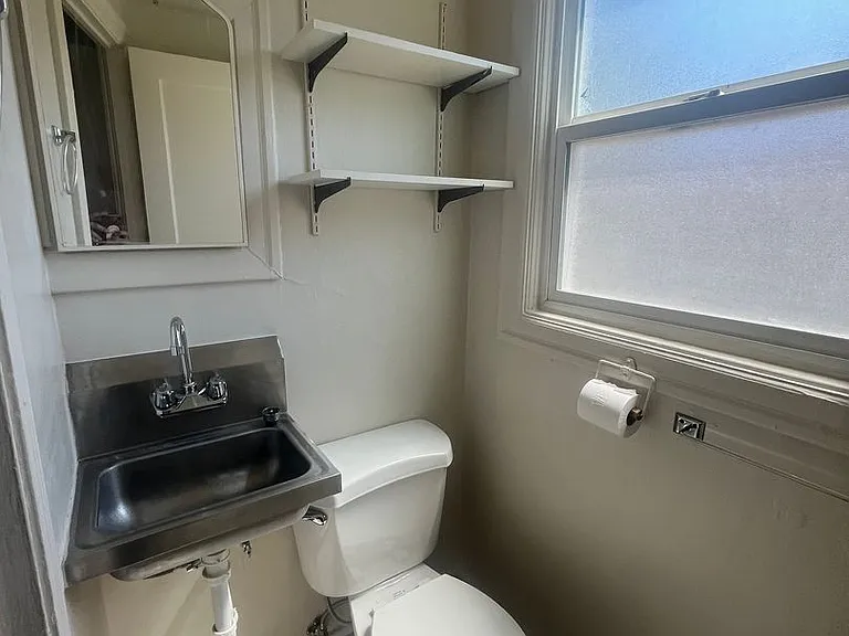 430 W 12th Ave #4 — Photo 4