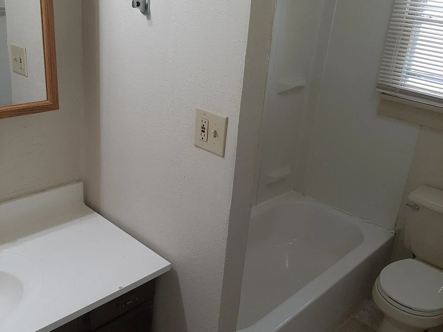 2916 Withers Ave — Photo 4