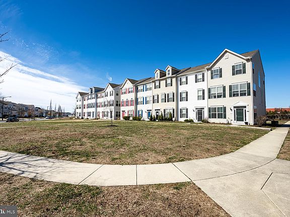 3rd image of 321 Ashby Commons Dr