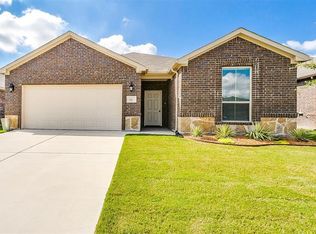 321 Emerald Creek Dr, Fort Worth, TX 76131